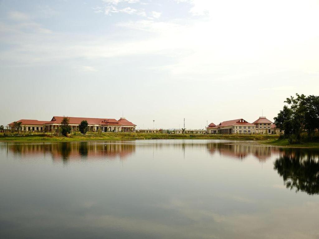Horizon Lake View Resort Naypyidaw Экстерьер фото